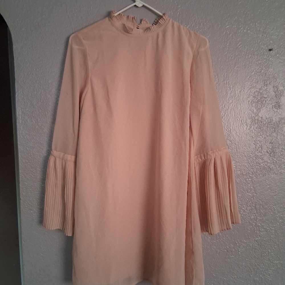 Cupcakes And Cashmere XS Malina Shift Dress Pleated Bell Sleeve NWT - Picture 2 of 10